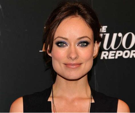 Atriz Olivia Wilde exibe os seios em foto de topless na rede social